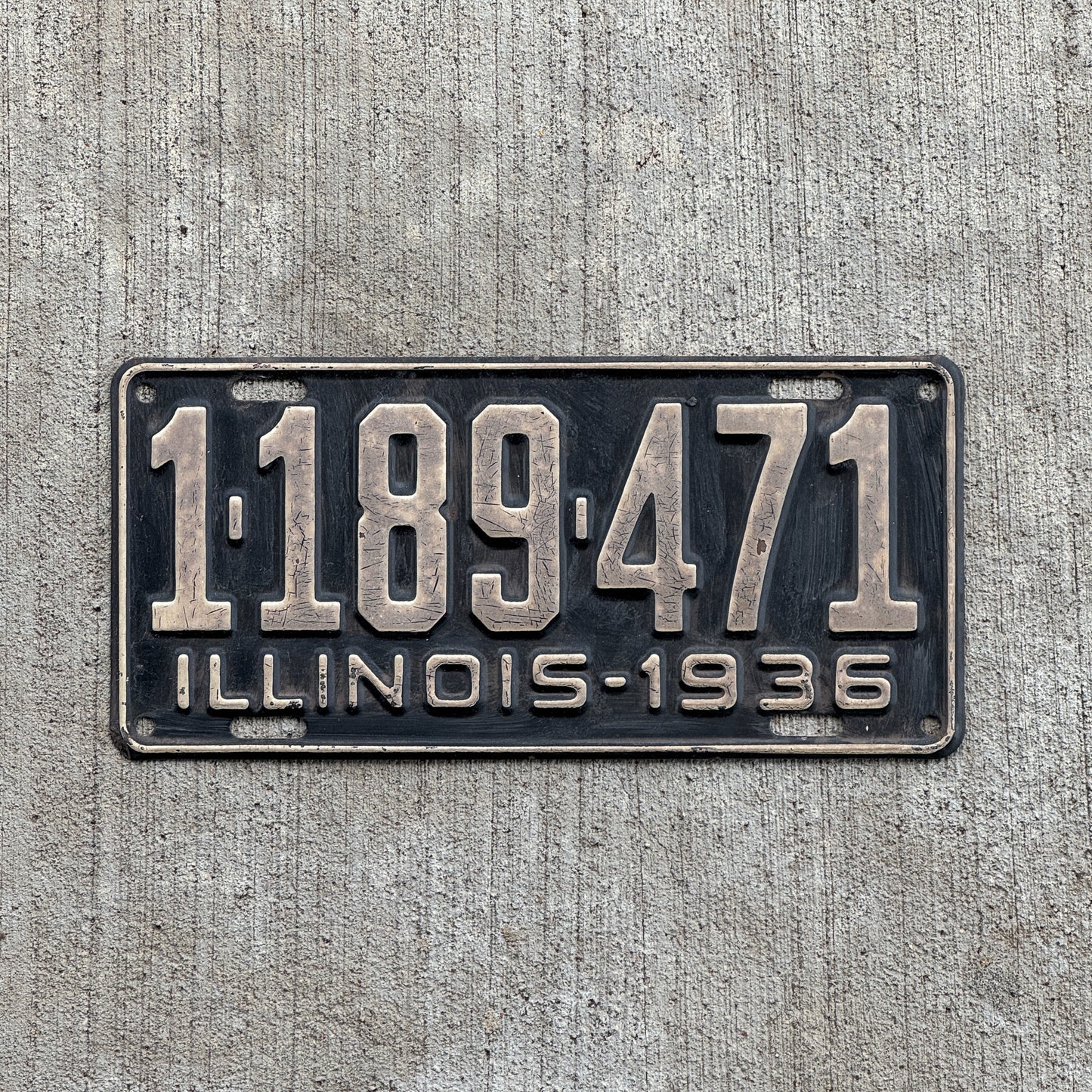 Photo of a 1936 Illinois License Plate Auto Tag Garage Decor Vintage 1 189 471 with original patina