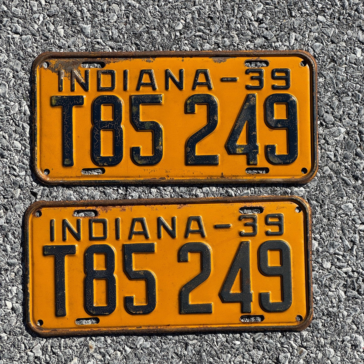 Photo of a 1939 Indiana Truck License Plate Pair Auto Tag Garage Decor Vintage T 85249