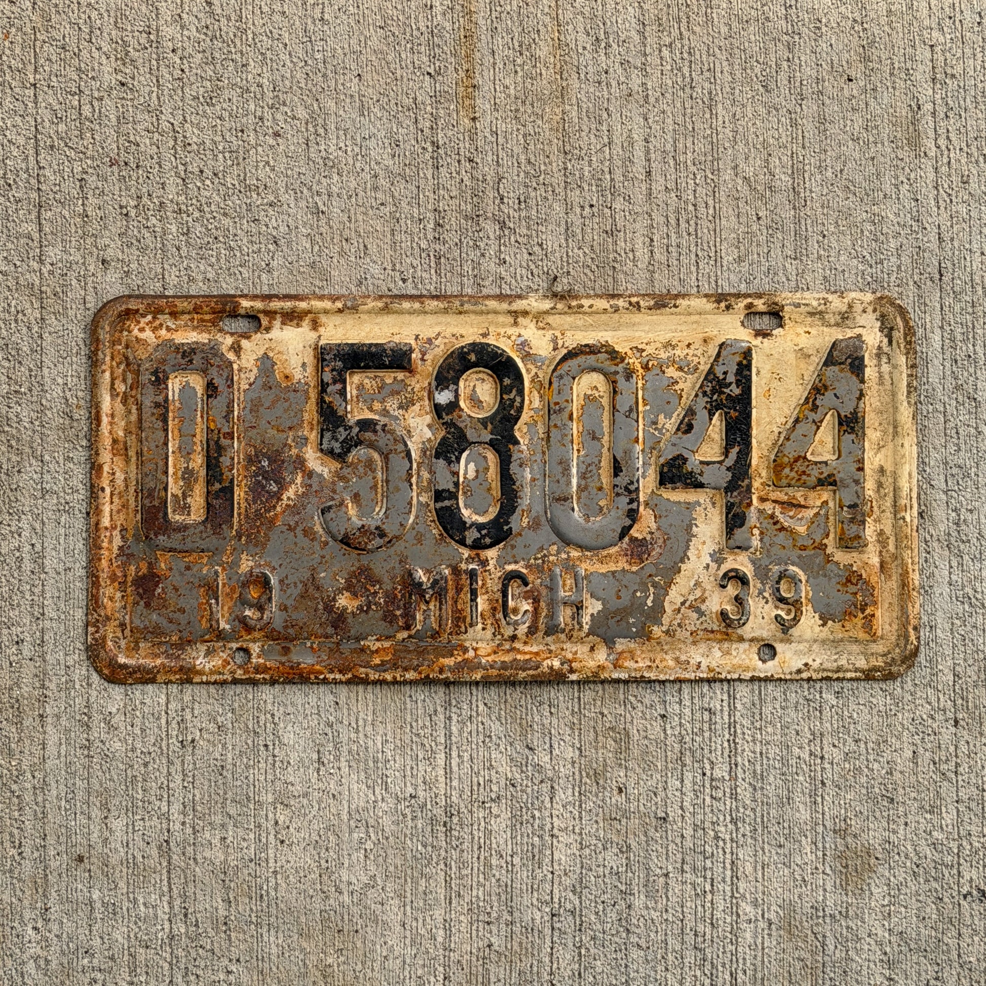 Photo of a 1939 Michigan License Plate Auto Tag Garage Decor Vintage 0 58044 with original patina