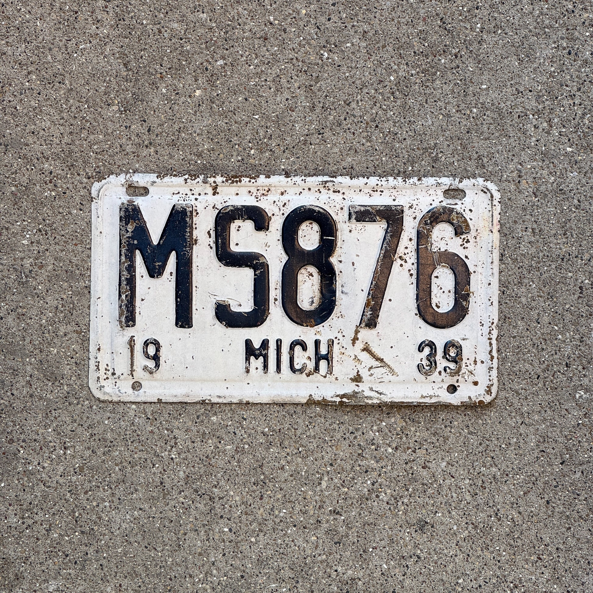 Photo of a 1939 Michigan License Plate Auto Tag Garage Decor Vintage MS 876 with original patina