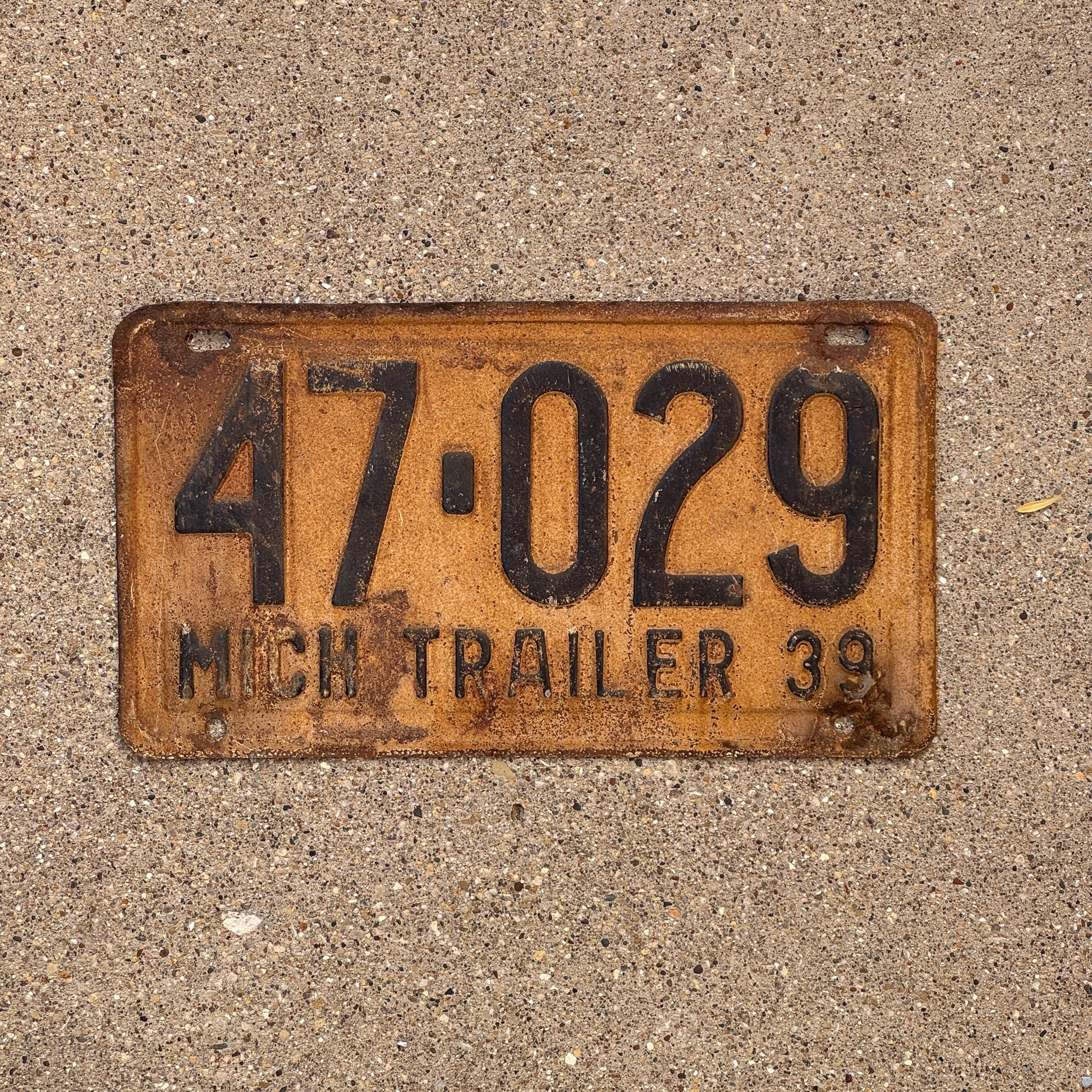 Photo of a 1939 Michigan Trailer License Plate Auto Tag Garage Decor Vintage 47 029
