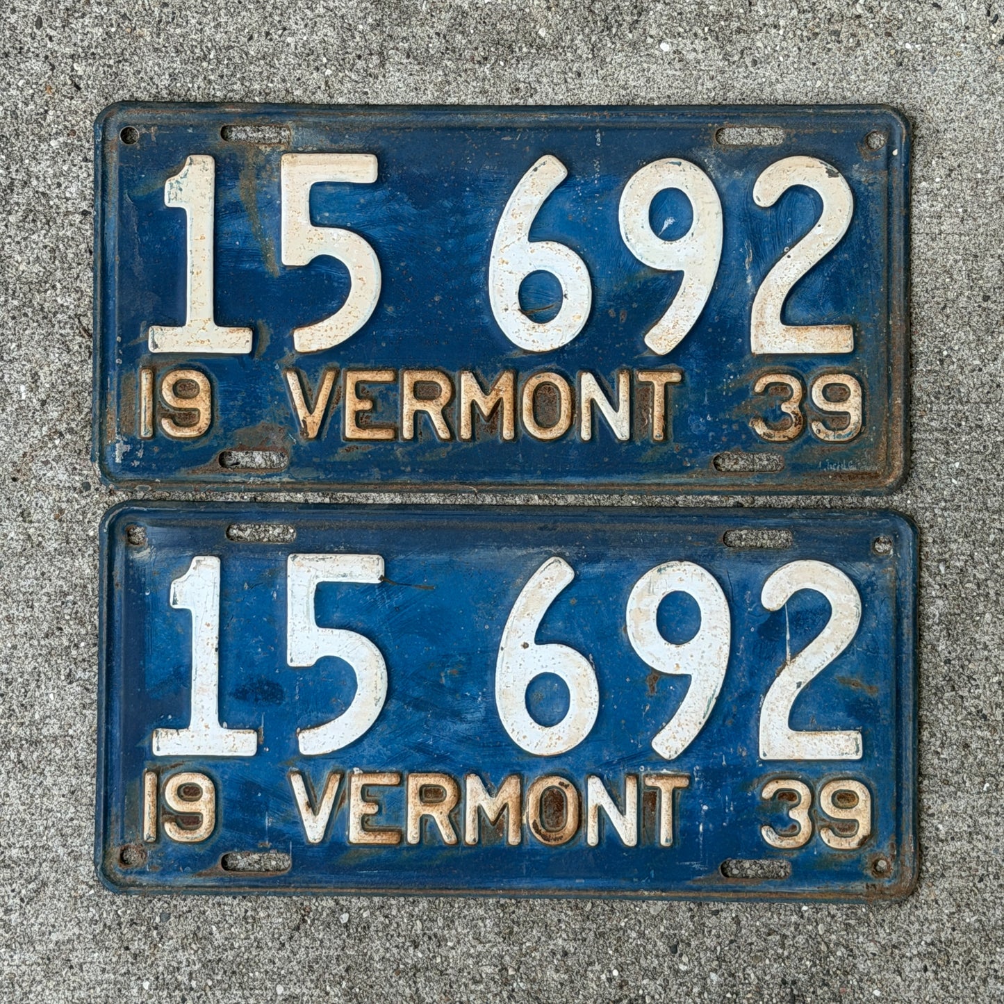 Photo of a 1939 Vermont License Plate Pair Auto Tag Garage Decor Vintage 15 692 with original patina