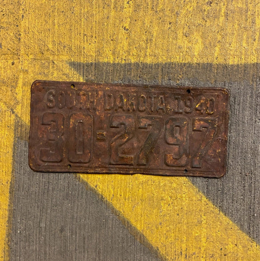 Photo of a 1940 South Dakota License Plate Auto Tag Garage Decor Rusty Rustic 30 2797