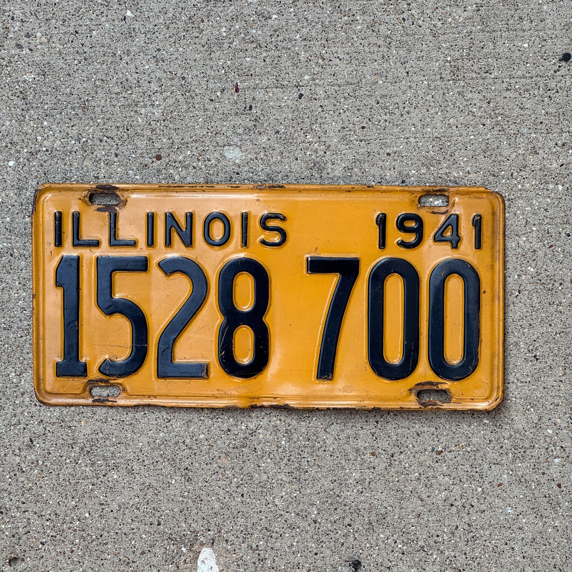 Photo of a 1941 Illinois License Plate Auto Tag Garage Decor Vintage 1528 700