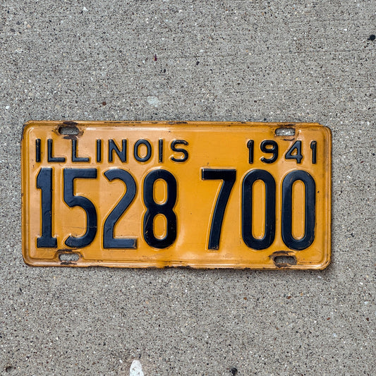 Photo of a 1941 Illinois License Plate Auto Tag Garage Decor Vintage 1528 700