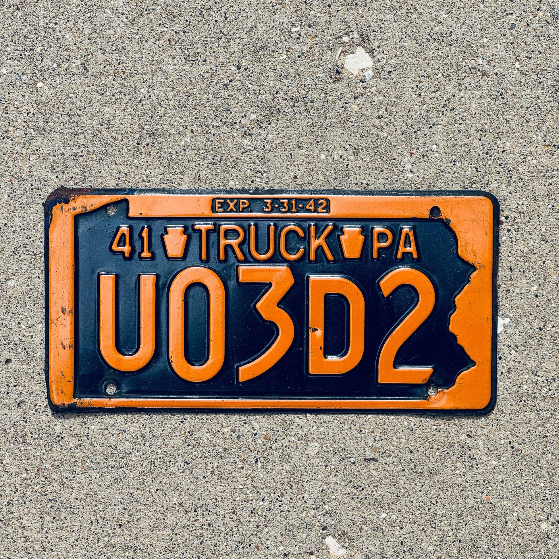 Photo of a 1941 Pennsylvania Truck License Plate Auto Tag Garage Decor Vintage U 03 D 2