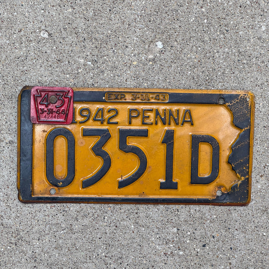 Photo of a 1942 1943 Pennsylvania License Plate Auto Tag Garage Decor Vintage 0351 D