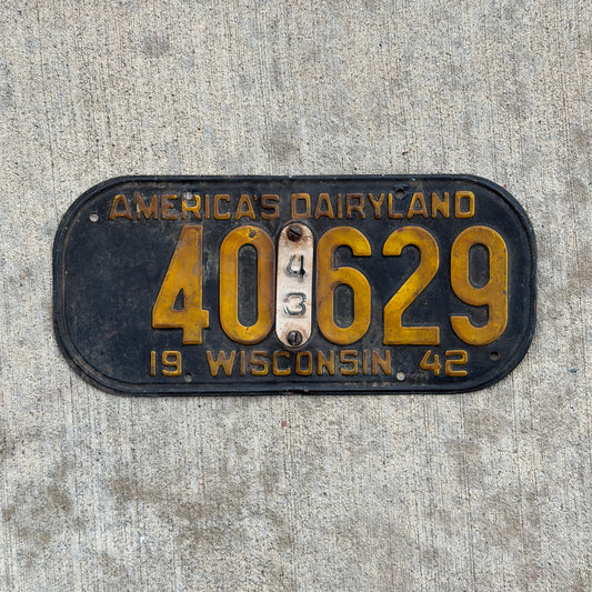 Photo of a 1942 1943 Wisconsin License Plate Auto Tag Garage Decor Vintage America's Dairyland Oval Shape 40 629 with original patina