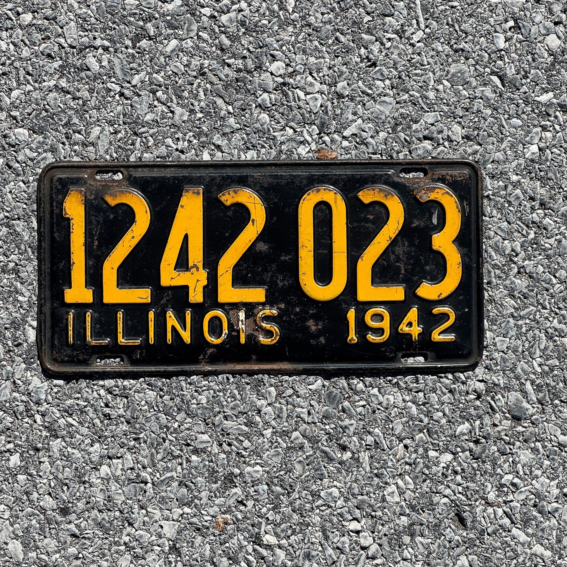 Photo of a 1942 Illinois License Plate Auto Tag Garage Decor Vintage 1242 023