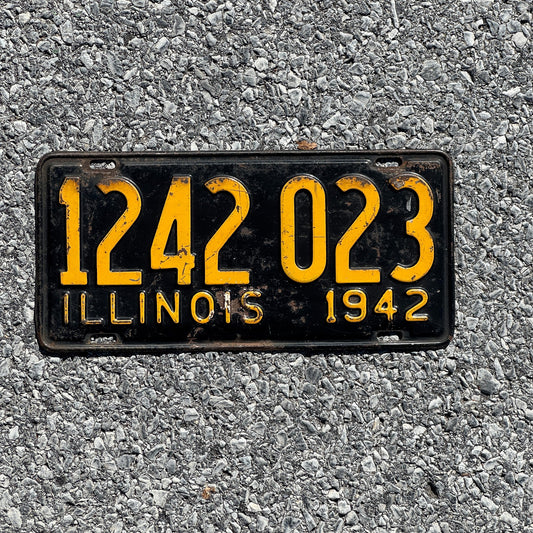 Photo of a 1942 Illinois License Plate Auto Tag Garage Decor Vintage 1242 023