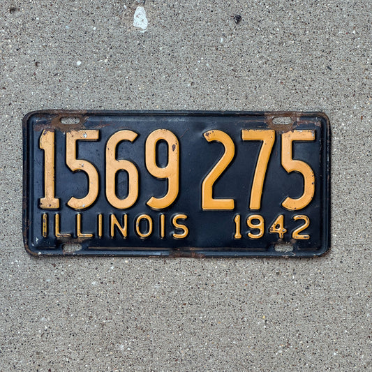 Photo of a 1942 Illinois License Plate Auto Tag Garage Decor Vintage 1569 275