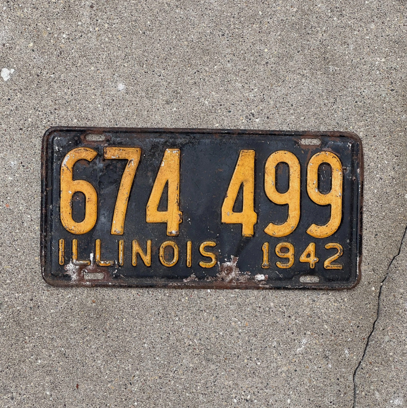 Photo of a 1942 Illinois License Plate Auto Tag Garage Decor Vintage 674 499