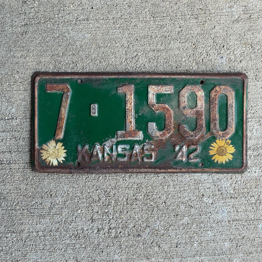Photo of a 1942 Kansas License Plate Auto Tag Garage Decor Vintage 7 1590