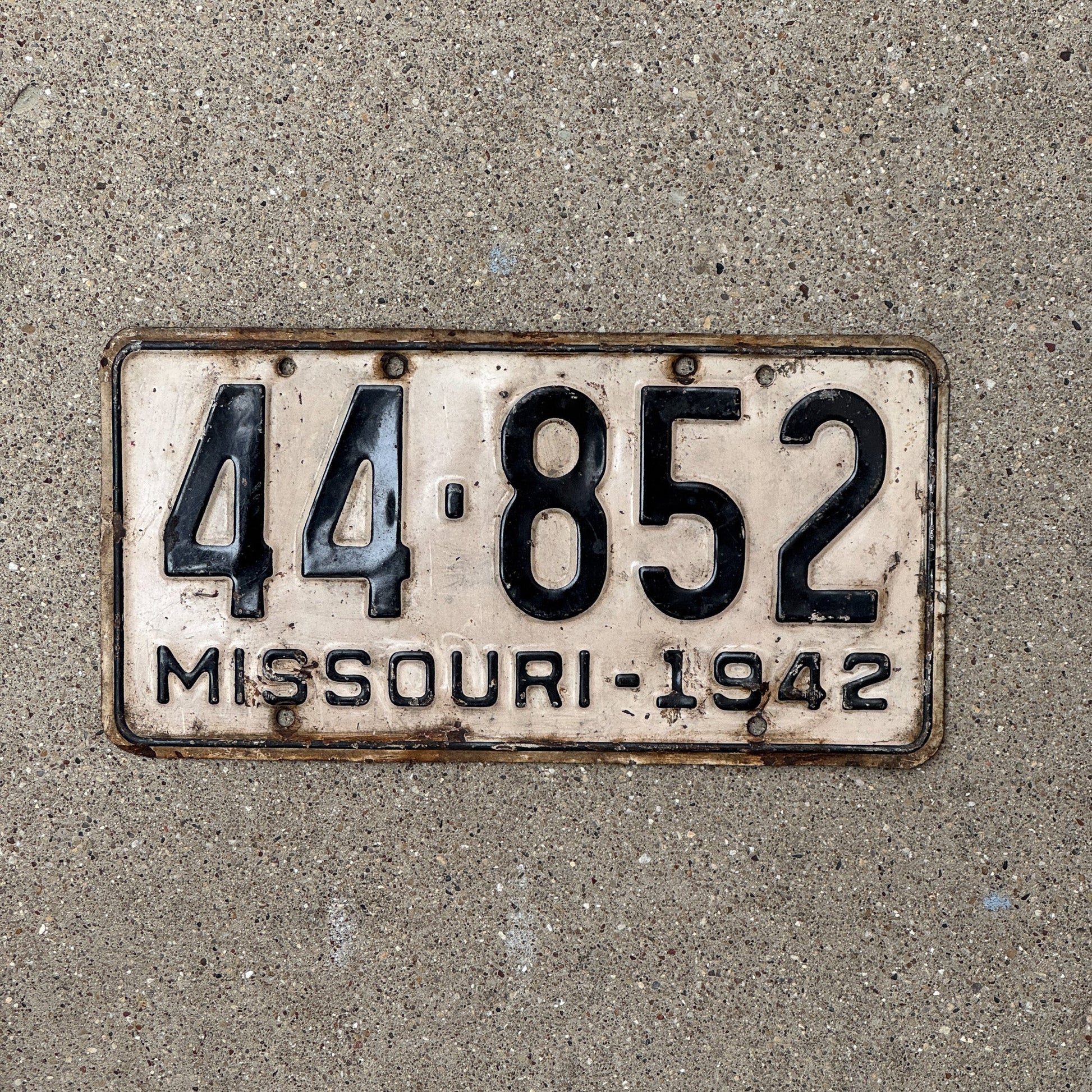 Photo of a 1942 Missouri License Plate Auto Tag Garage Decor Vintage 44 852