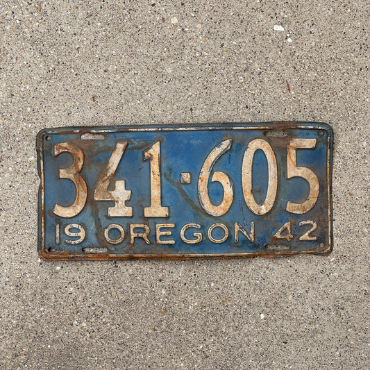 Photo of a 1942 Oregon License Plate Auto Tag Garage Decor Vintage 341 605