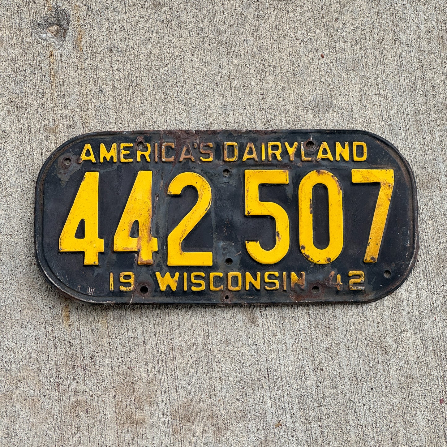 Photo of a 1942 Wisconsin License Plate Auto Tag Garage Decor Vintage 442 507 with original patina