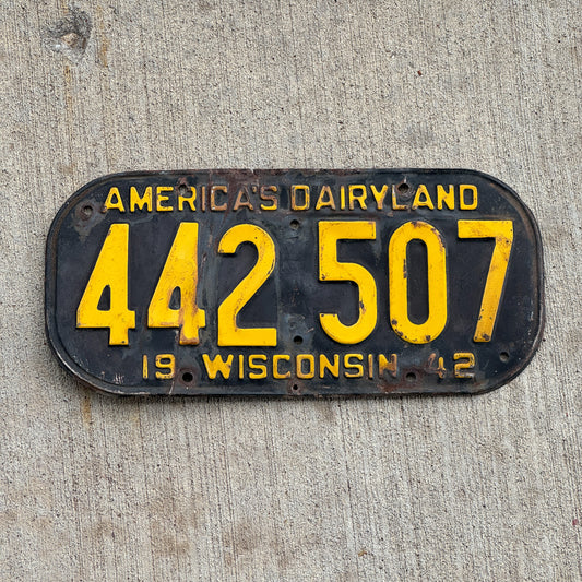 Photo of a 1942 Wisconsin License Plate Auto Tag Garage Decor Vintage 442 507 with original patina