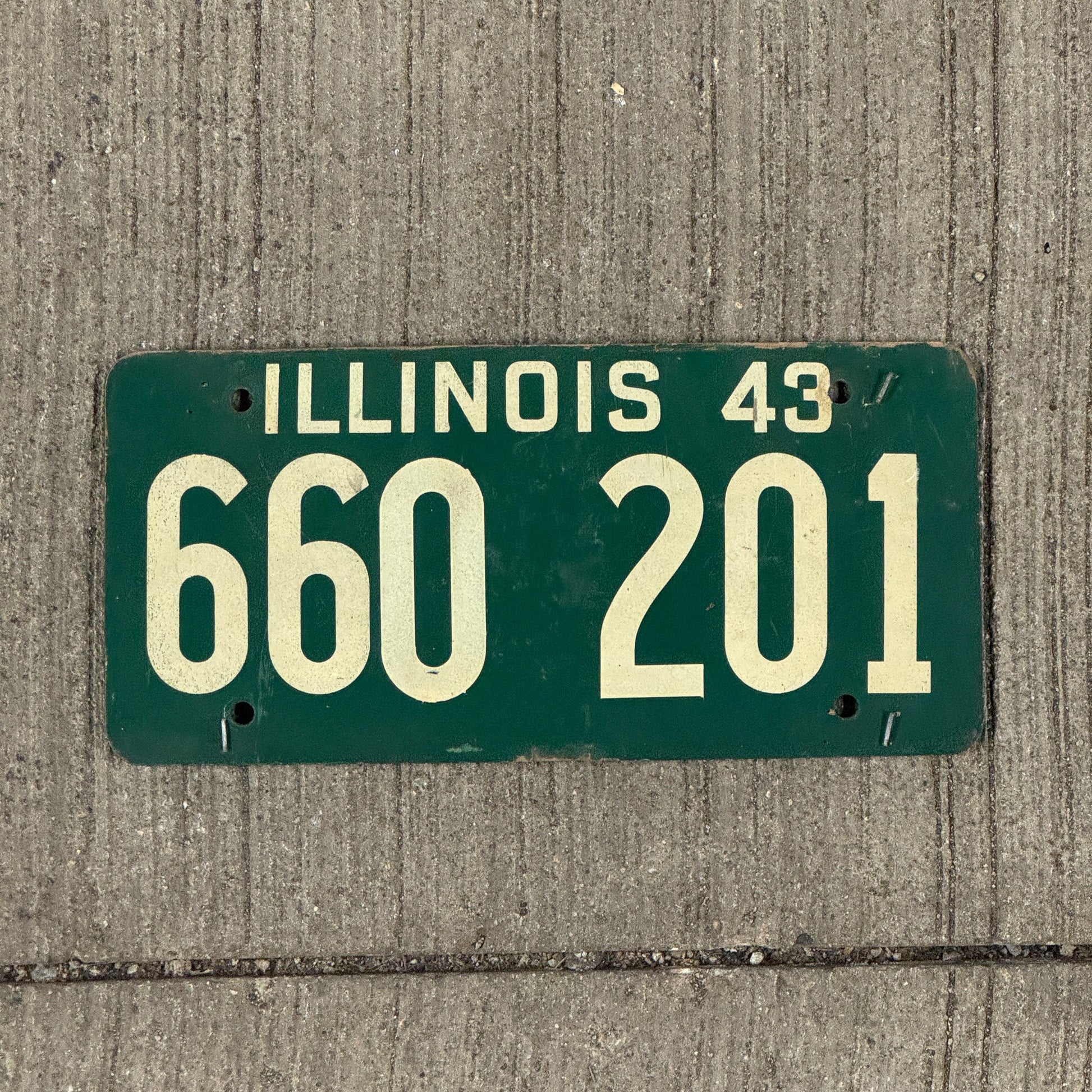 Photo of a 1943 Illinois Fiberboard Soy License Plate Auto Tag Garage Decor Vintage 660 201