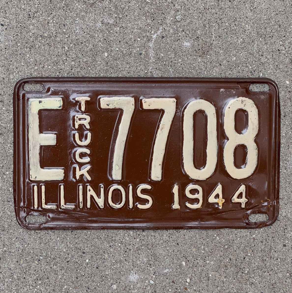 Photo of a 1944 Illinois Truck License Plate Auto Tag Garage Decor Vintage E 7708