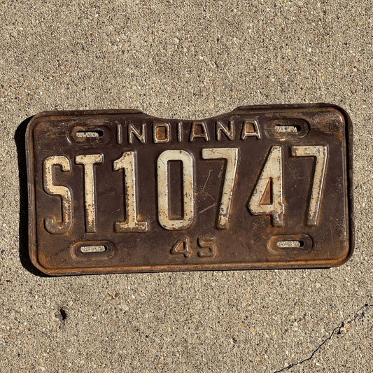 Photo of a 1945 Indiana SEMI TRAILER License Plate Auto Tag Garage Decor Vintage ST 10747