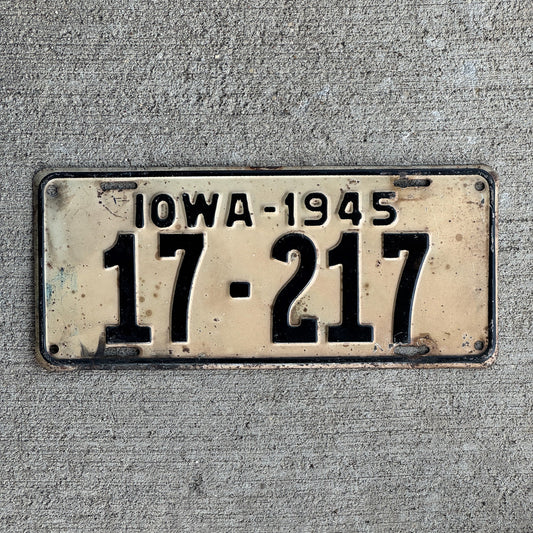 Photo of a 1945 Iowa License Plate Auto Tag Garage Decor Vintage 17 217