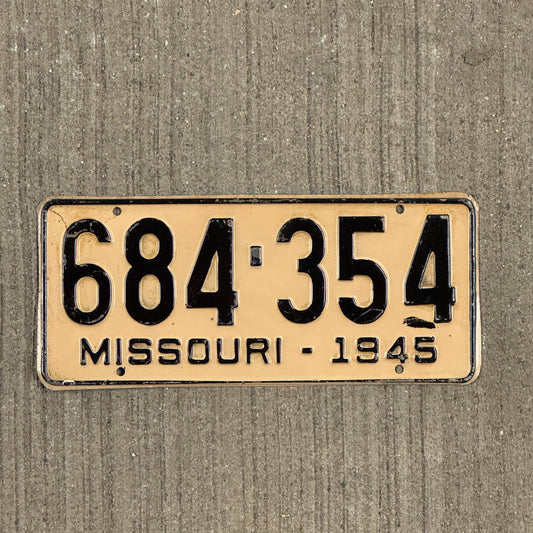 Photo of a 1945 Missouri License Plate Auto Tag Garage Decor Vintage 684 354
