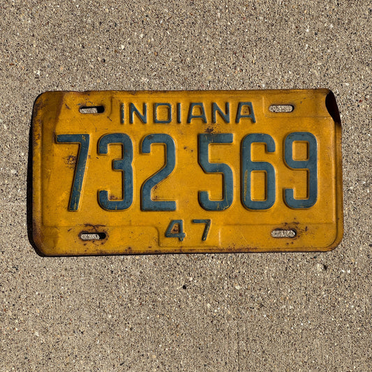Photo of a 1947 Indiana License Plate Auto Tag Garage Decor Vintage 732 569
