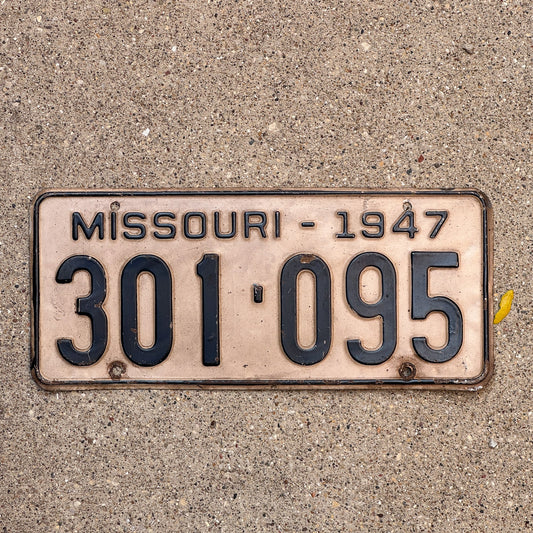 Photo of a 1947 Missouri License Plate Auto Tag Garage Decor Vintage 301095 with original patina