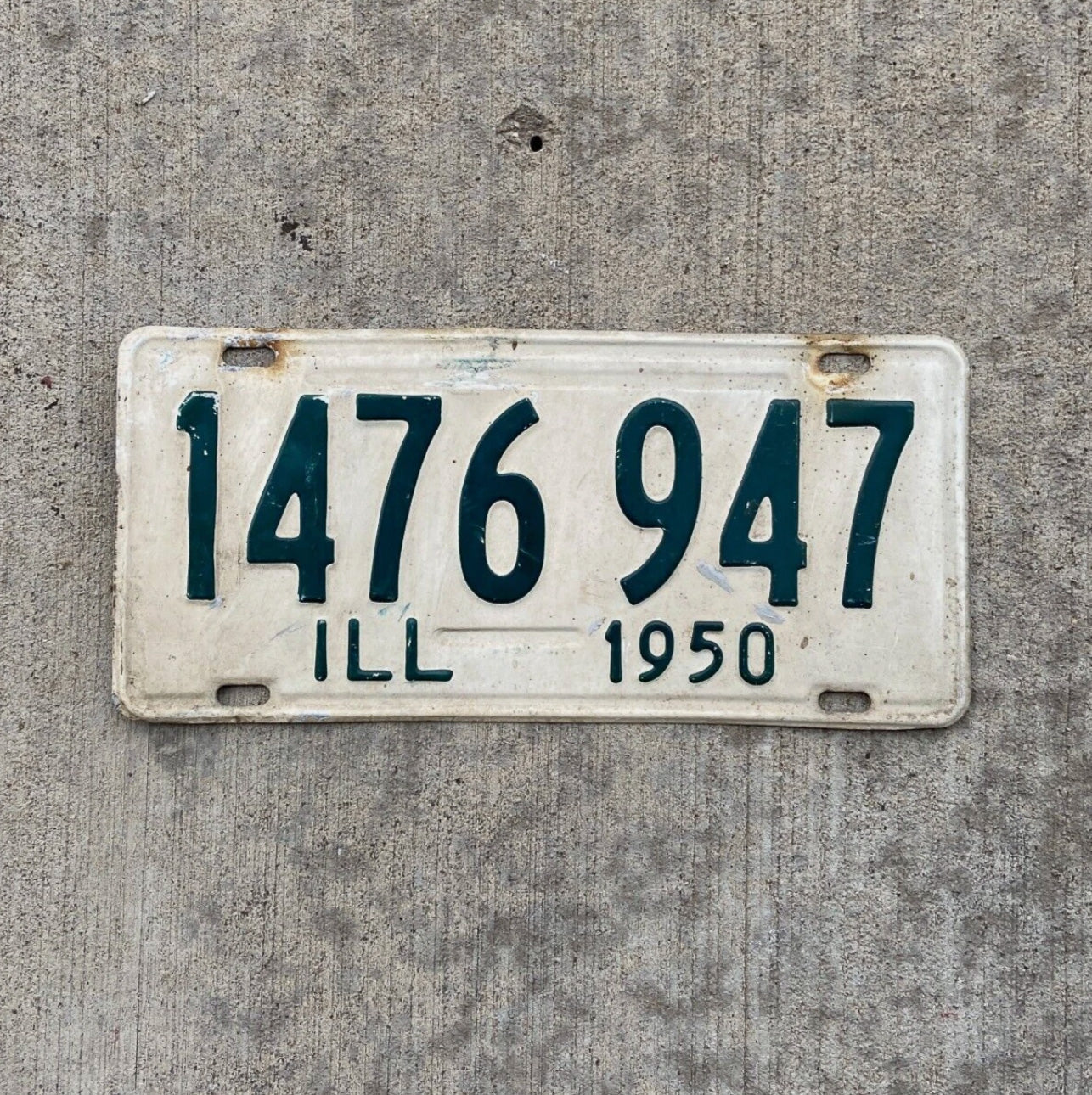 Photo of a 1950 Illinois License Plate Auto Tag Garage Decor Vintage 1476 947 with original patina