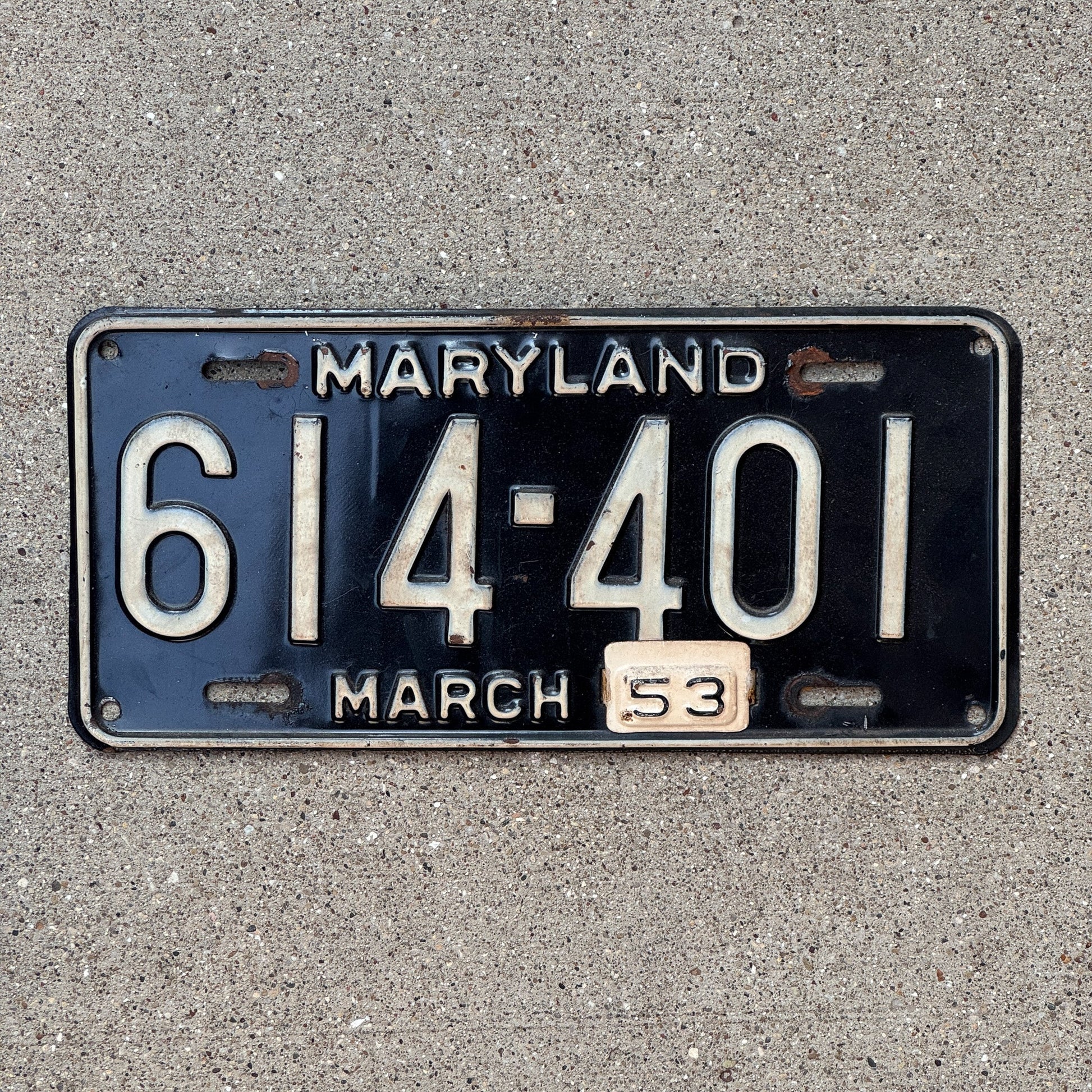 Photo of a 1952 1953 Maryland License Plate Auto Tag Garage Decor Vintage 614 401