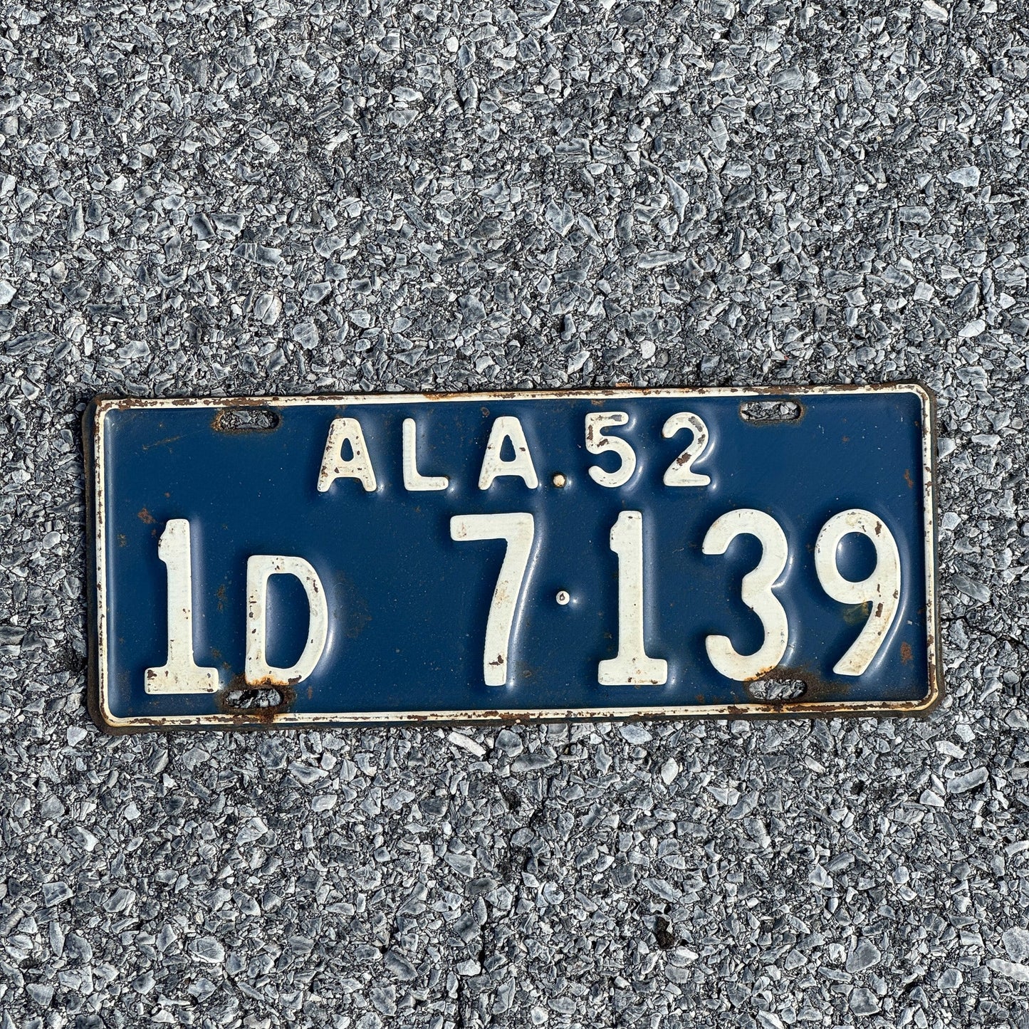 Photo of a 1952 Alabama License Plate Auto Tag Garage Decor Vintage 1D7139