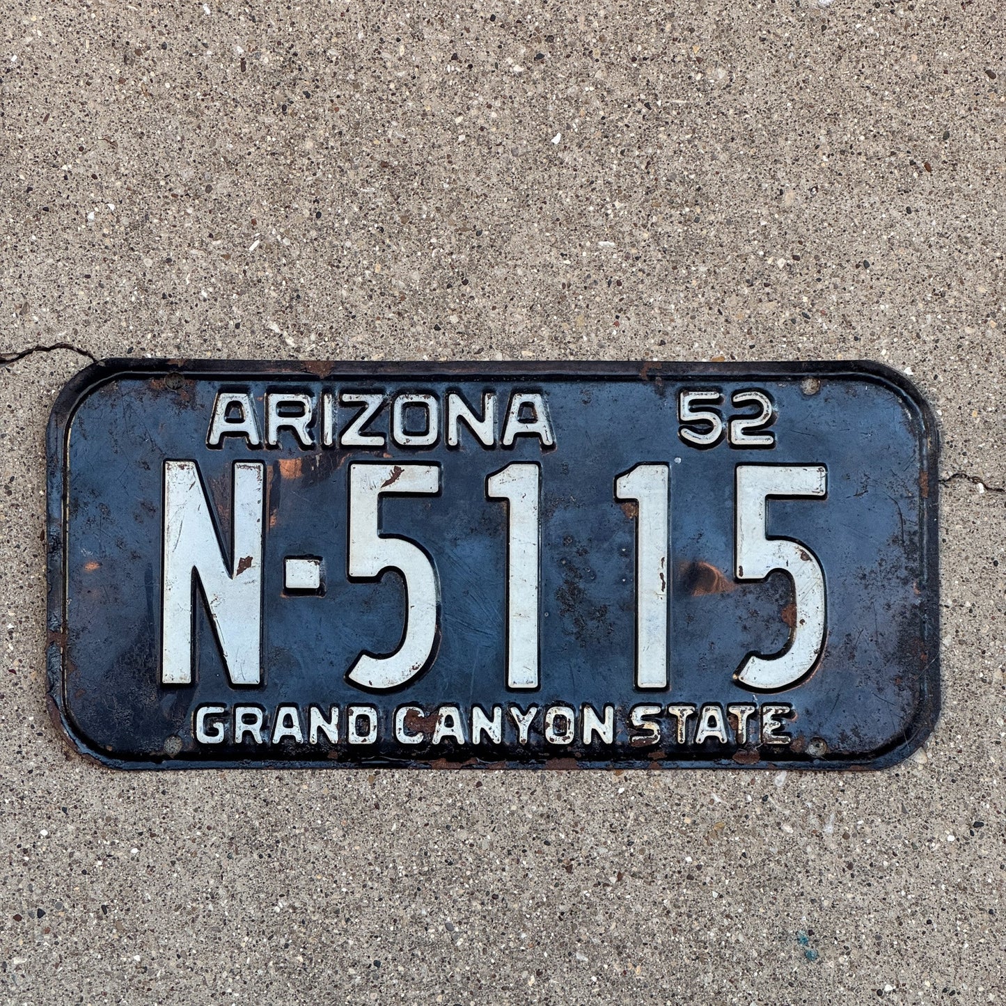 Photo of a 1952 Arizona License Plate Auto Tag Garage Decor Vintage Navajo County N 5115 with original patina
