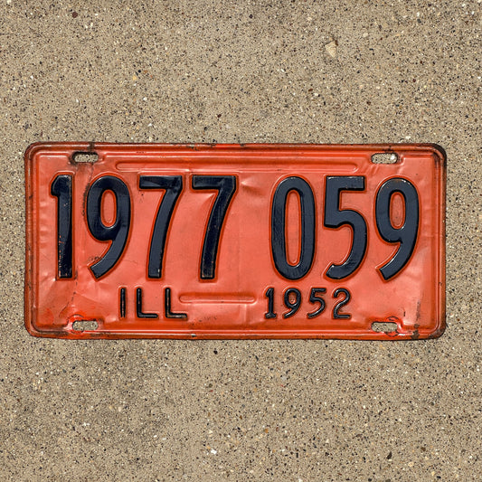 Photo of a 1952 Illinois License Plate Auto Tag Garage Decor Vintage 1977 059