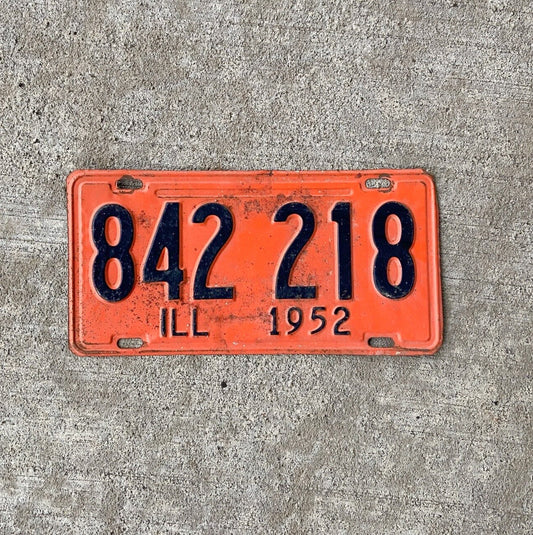 Photo of a 1952 Illinois License Plate Auto Tag Garage Decor Vintage 842218 with original patina