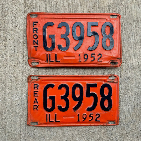 Photo of a 1952 Illinois Truck License Plate Pair Auto Tag Garage Orange Shorty G 3958