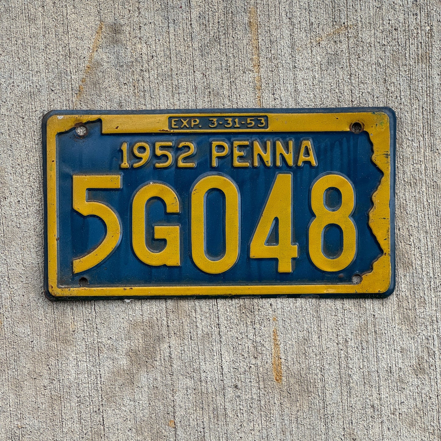 Photo of a 1952 Pennsylvania License Plate Auto Tag Garage Decor Vintage 5G048 with original patina