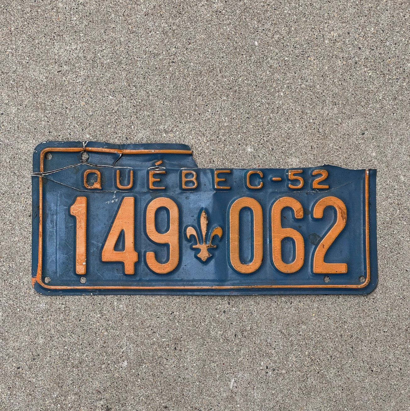 Photo of a 1952 Quebec License Plate Auto Tag Garage Decor Vintage 149062