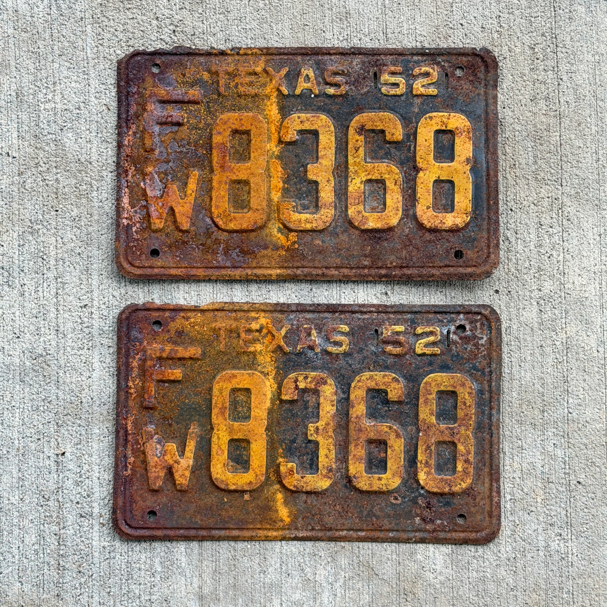 Photo of a 1952 Texas License Plate Pair Auto Tag Garage Decor Vintage FW 8368 with original patina