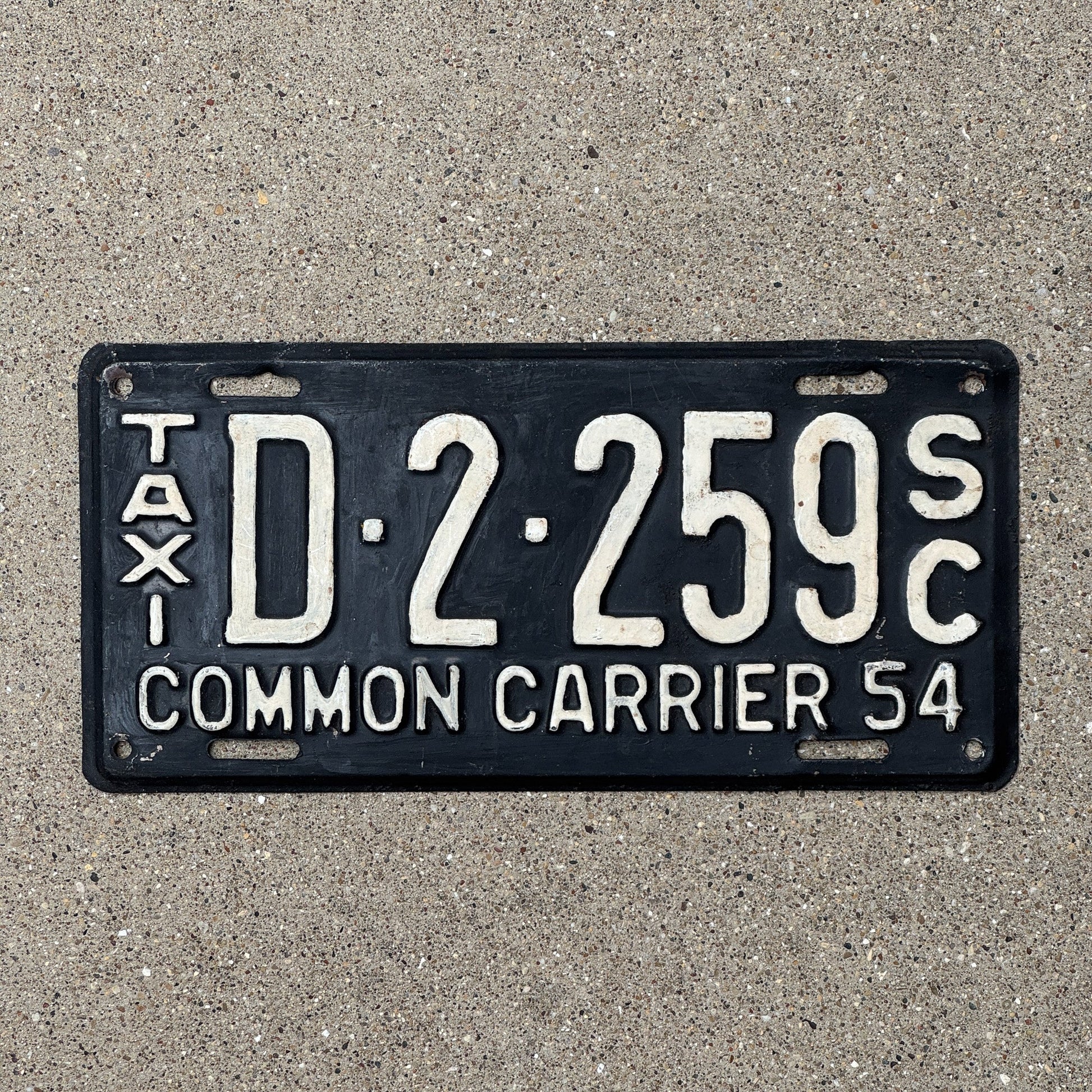 Photo of a 1954 South Carolina Taxi License Plate Auto Tag Garage Decor Vintage D 2 259