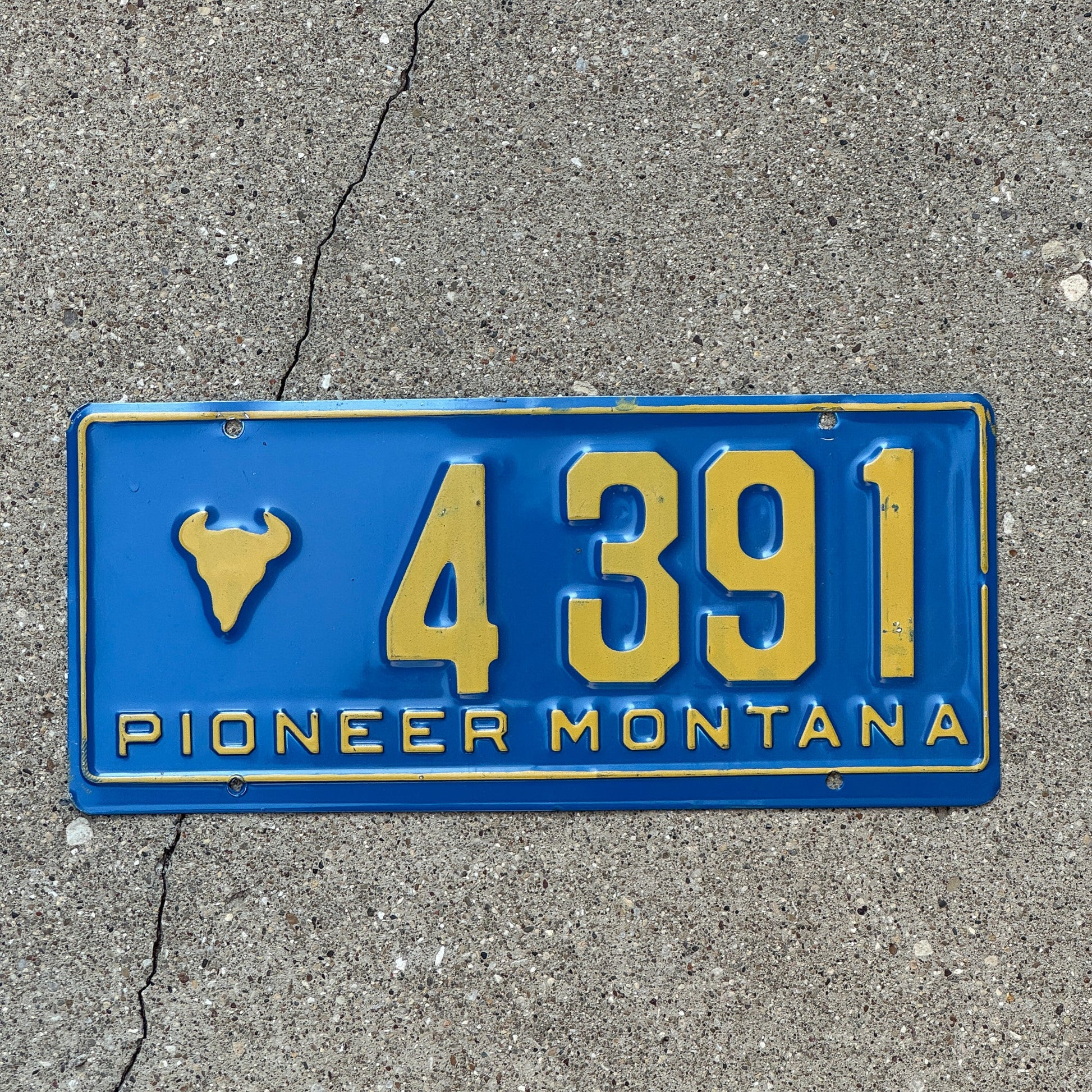 Photo of a 1955 Montana Pioneer License Plate Auto Tag 1 Garage Decor Bison Head 4391