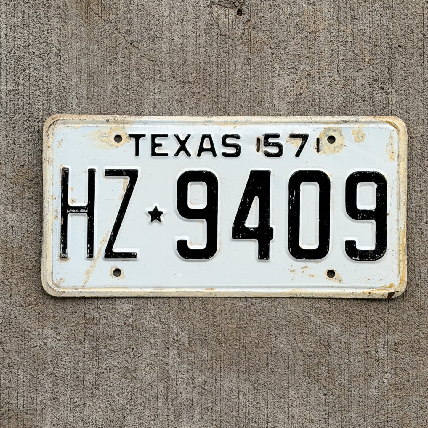 Photo of a 1957 Texas License Plate Auto Tag Garage Decor Vintage HZ 9409 with original patina