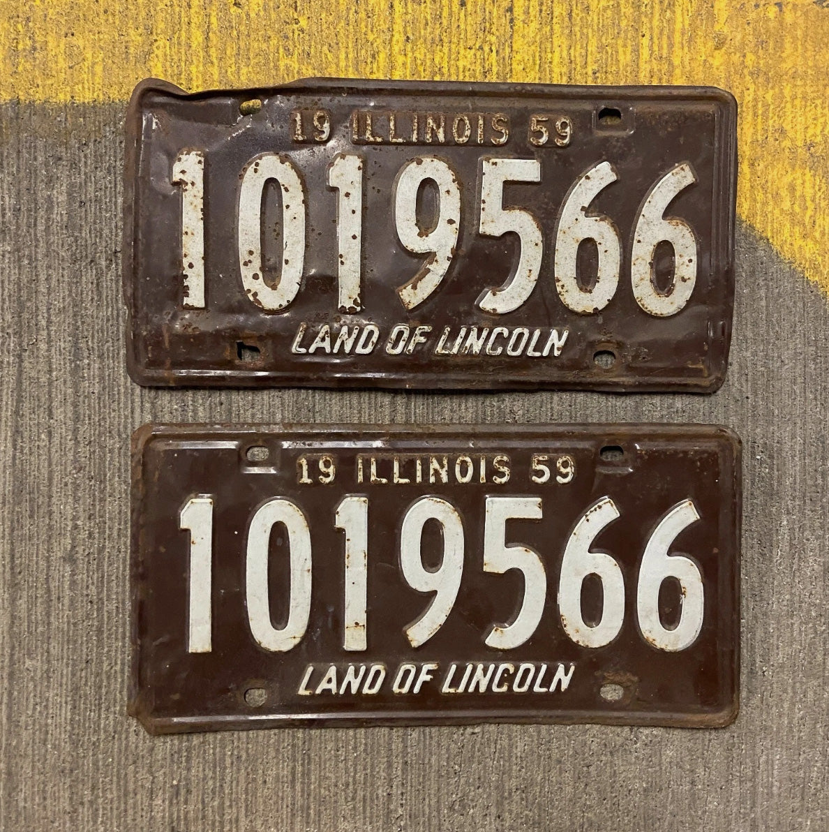 Photo of a 1959 Illinois License Plate Auto Tag Garage Decor Vintage 1019566