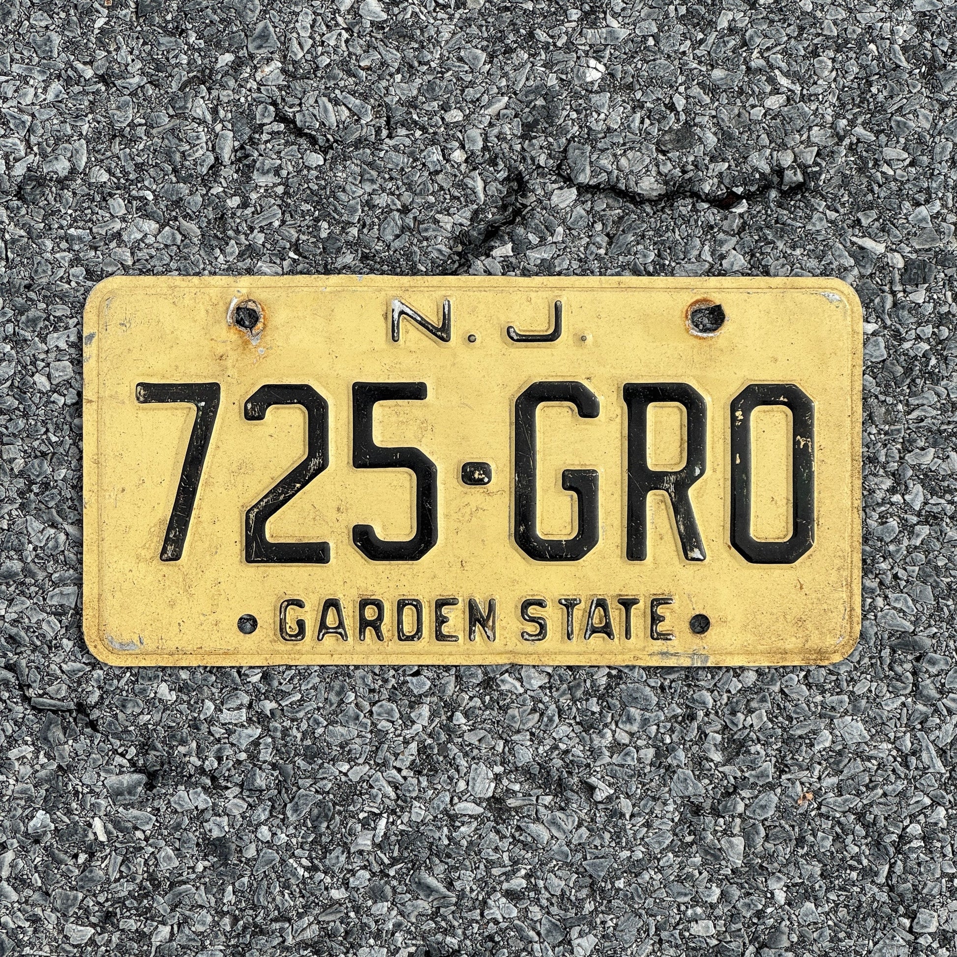 Photo of a 1959 New Jersey License Plate Auto Tag Garage Decor Vintage 725 GRO