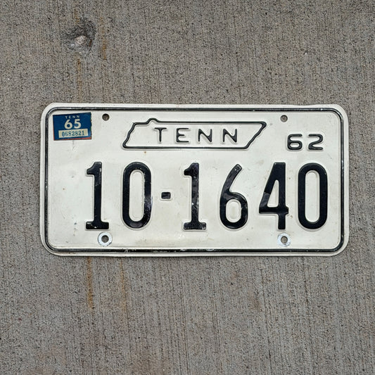 Photo of a 1962 1965 Tennessee License Plate Auto Tag Garage Decor Vintage 10 1640 with original patina