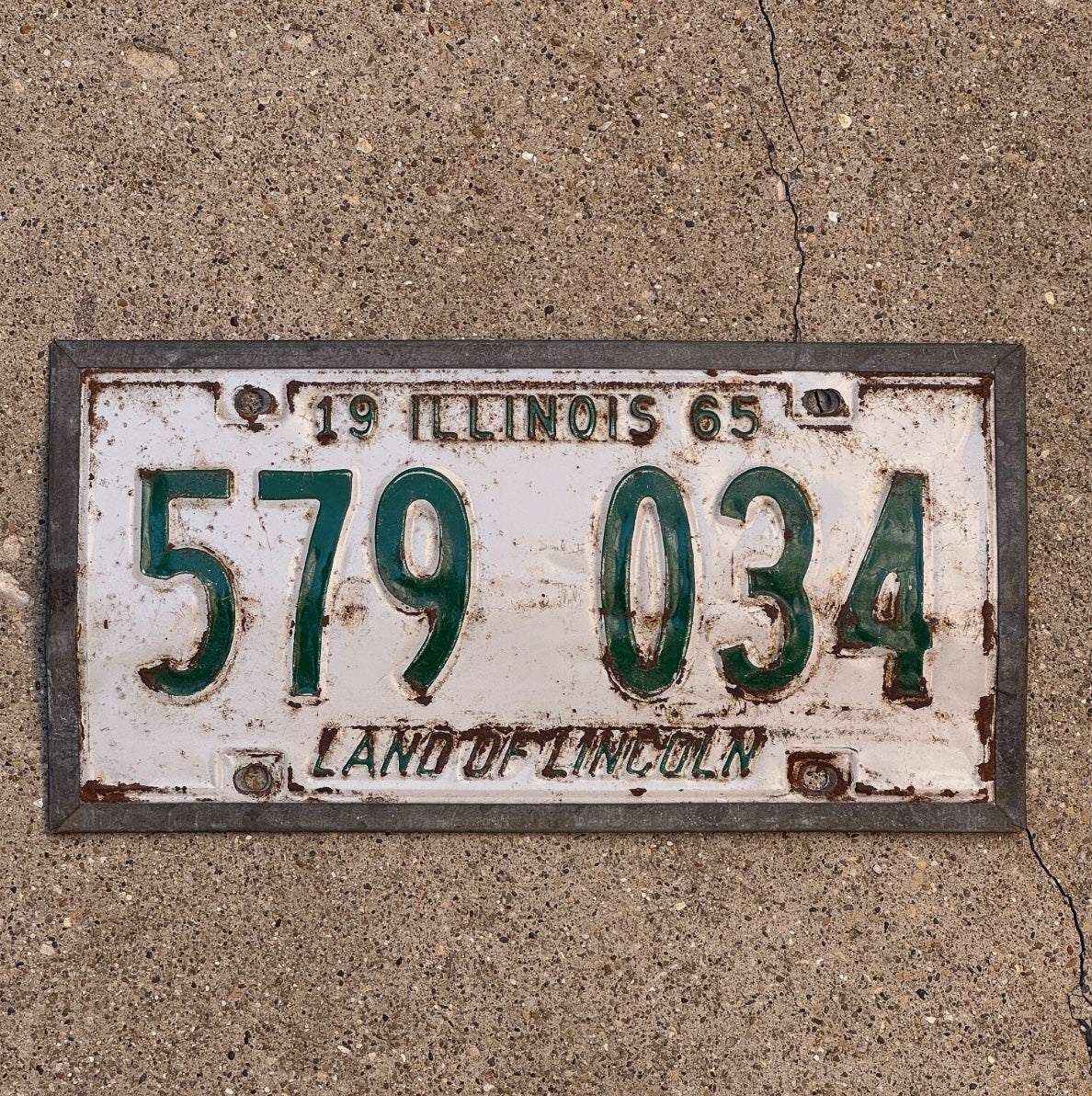 Photo of a 1965 Illinois License Plate Auto Tag Garage Decor Vintage 579 034