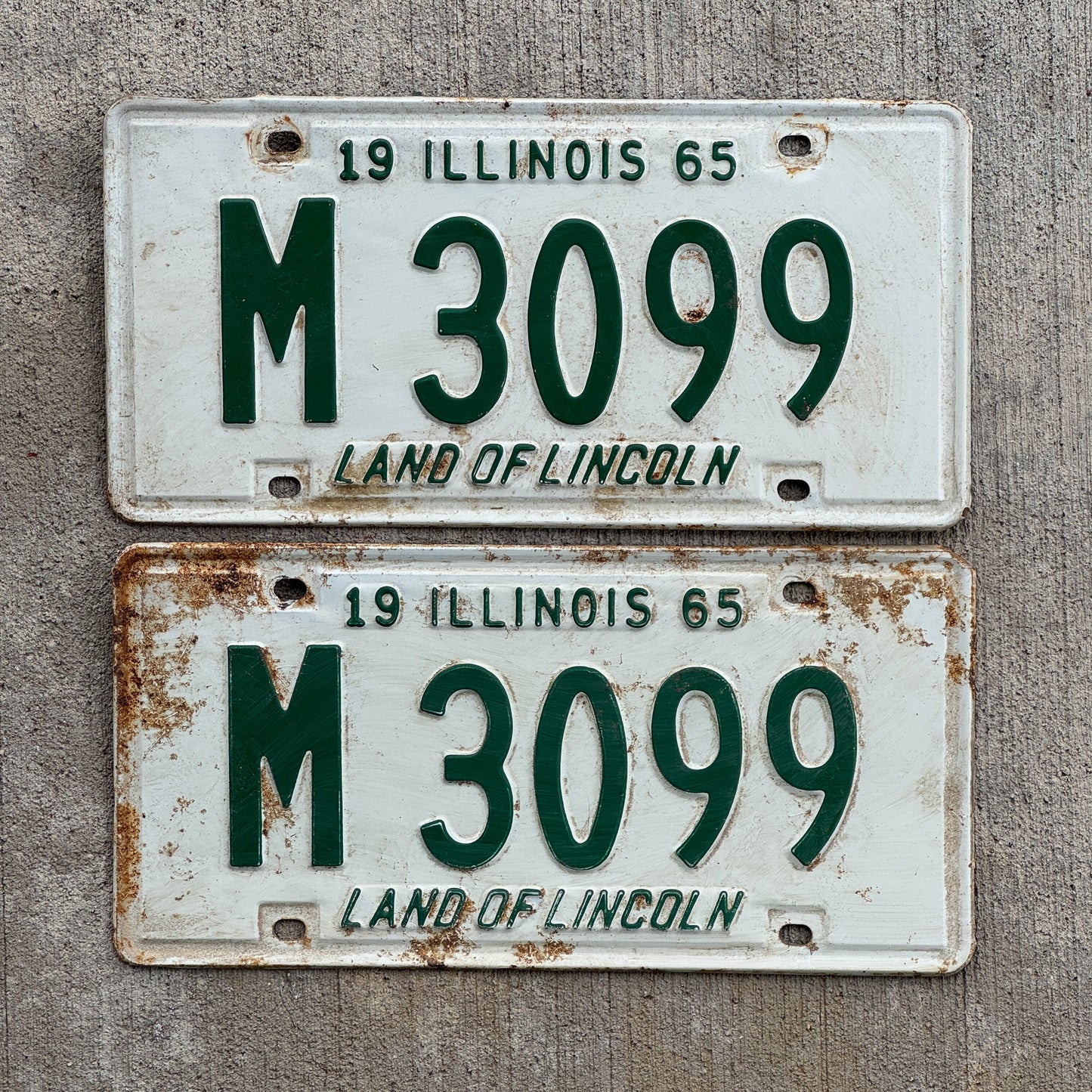 Photo of a 1965 Illinois Municipal License Plate Pair Auto Tag Garage Decor Vintage M 3099 with original patina