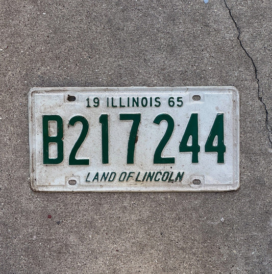 Photo of a 1965 Illinois Truck License Plate Auto Tag Garage Decor B 217244