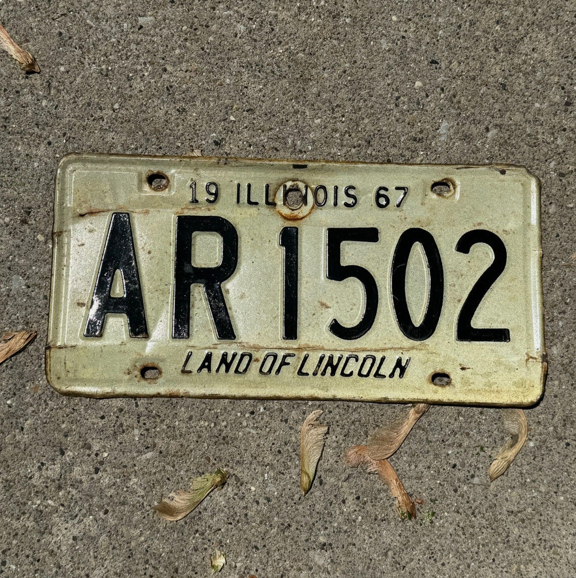 Photo of a 1967 Illinois License Plate Auto Tag Garage Decor Vintage AR 1502