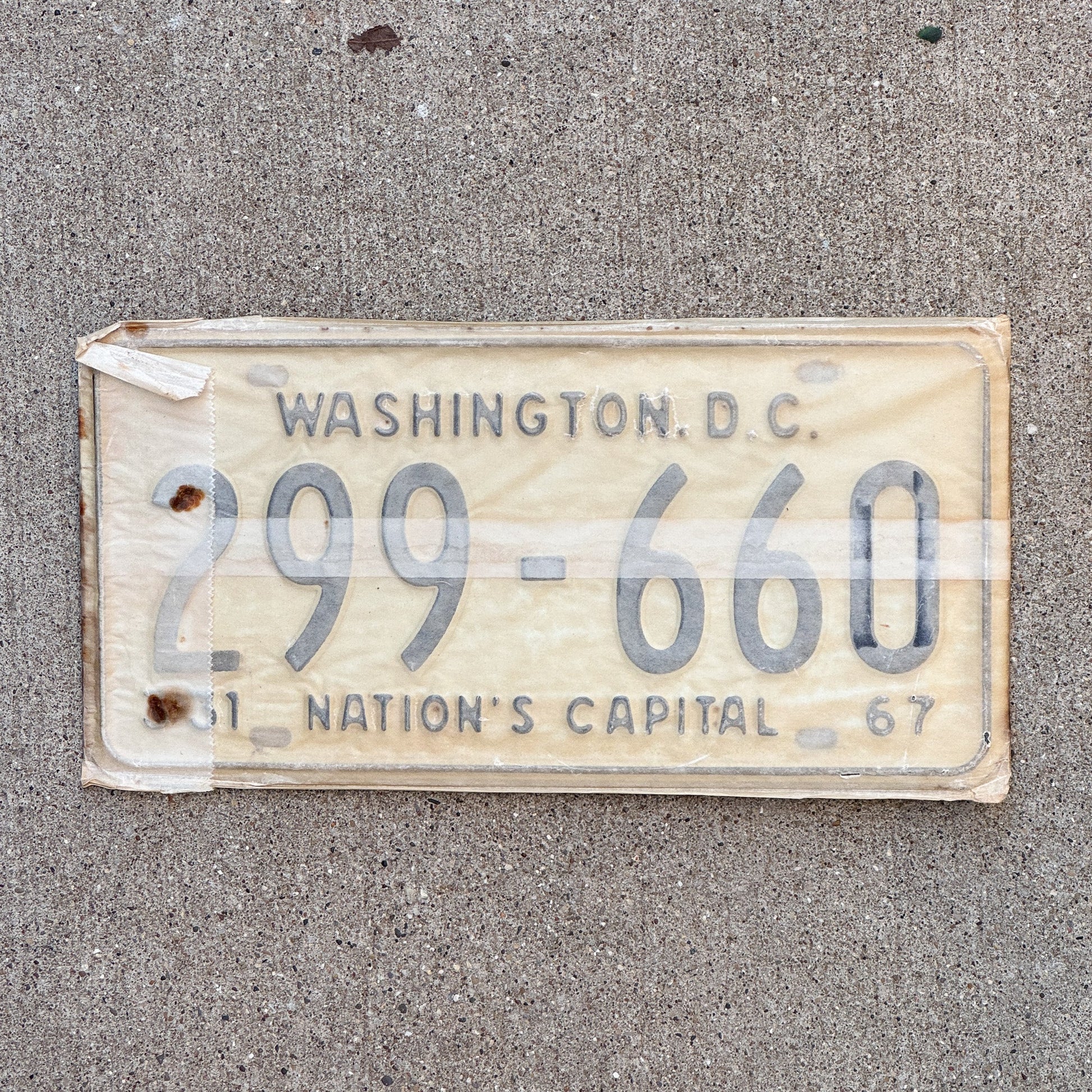 Photo of a 1967 Washington DC License Plate Pair Auto Tag Garage Decor Vintage with Envelope 299 660 with original patina