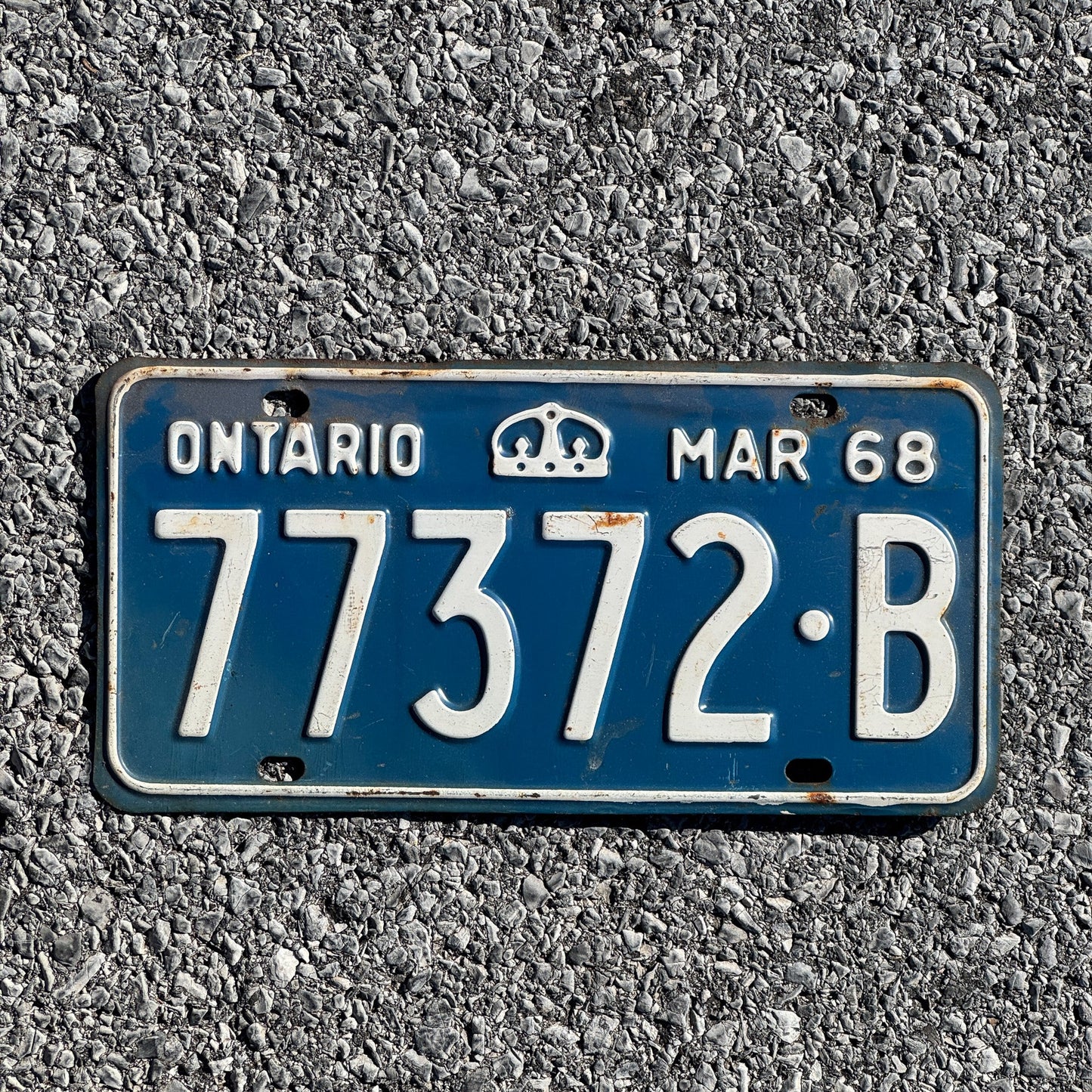 Photo of a 1968 Ontario Truck License Plate Auto Tag Garage Decor Vintage 77372 B